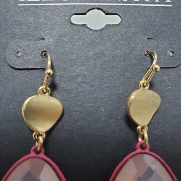 ILLUMINATA Fuchsia stone with gold metal petals dangle fish hook earring - Picture 3 of 6